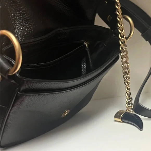 Michael Kors Chic Black Crossbody Leather Bag with Gold Chain - Picture 5 of 7